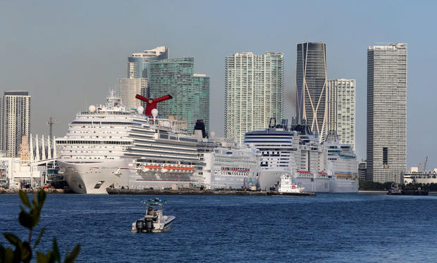 Cruise ship traffic jam 