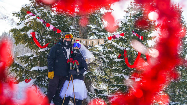 Loveland-Ski-Areas-30th-Annual-Mountaintop-Matrimony-6.jpg 