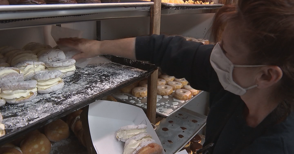 Holmesburg Bakery Cranking Out Traditional Fat Tuesday Foods For More Than A Century CBS