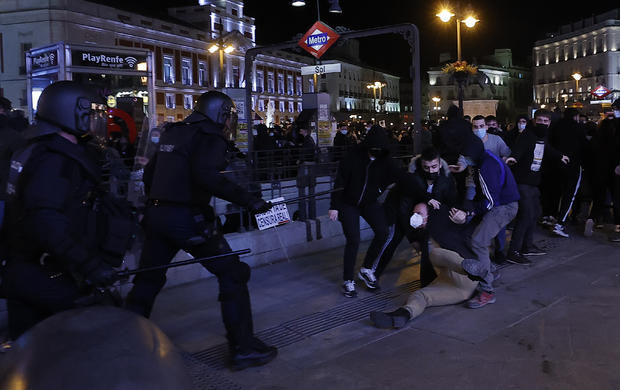 Spain sees second night of rioting after rappers arrest 
