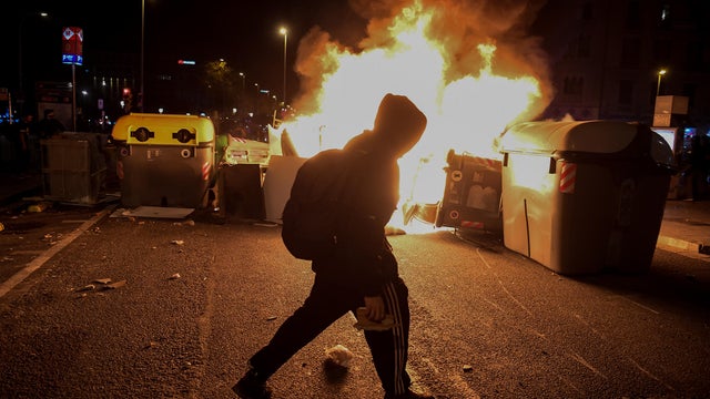 Spain sees second night of rioting after rappers arrest 