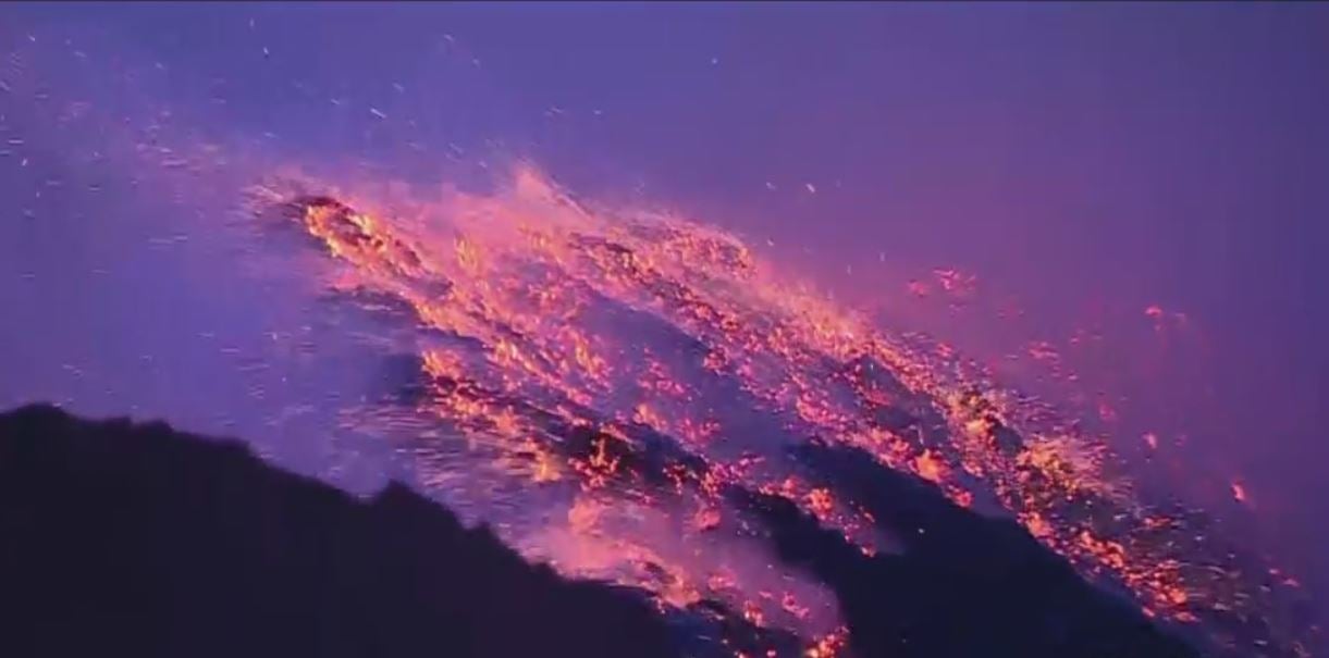 WindDriven Mulch Fire Explodes In Ontario CBS Los Angeles