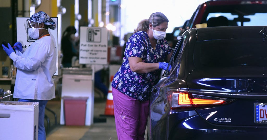 Florida Women Dress Up As 'Grannies' To Get COVID Vaccine CBS Miami