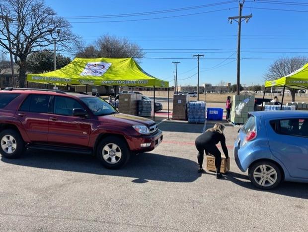 Minnie's Food Pantry drive-thru 