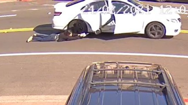 woman-dragged-purse-snatching.jpg 