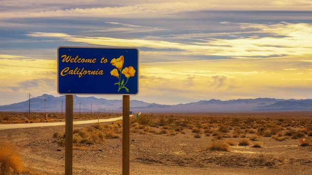 welcome-to-california-sign-getty-creative-1.jpg 