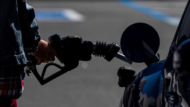 gasoline-gas-pump.jpg 