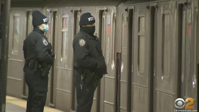 nypd-police-officers-subway.jpg 