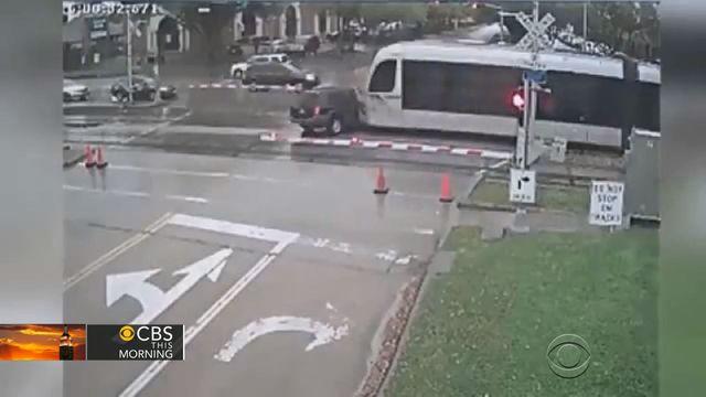 ctm-0403-train-hit-car-640x360.jpg 