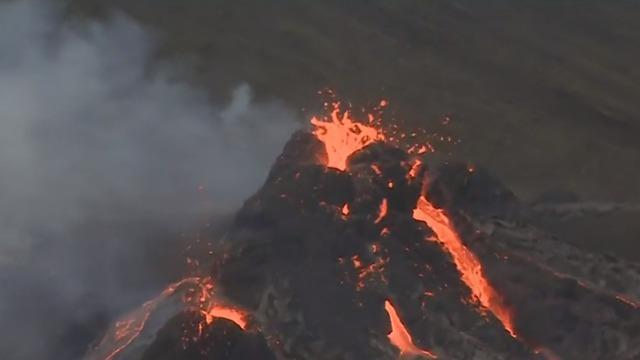 cbsn-fusion-iceland-volcano-erupts-for-the-first-time-in-6000-years-thumbnail-673349-640x360.jpg 