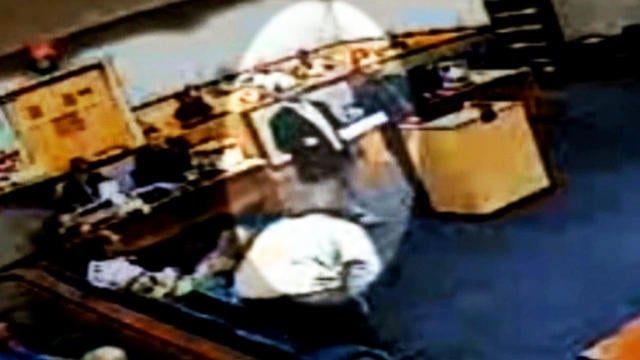 crime-0603-courtroomfight-640x360.jpg 
