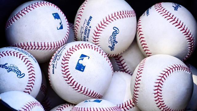 mlb-baseballs-rawlings-1-2.jpg 