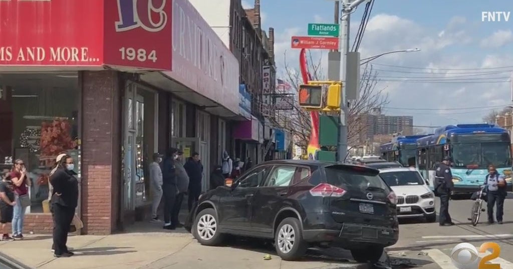 6 People Injured After 2 Cars Crash, Jump Curb In Brooklyn - CBS New York
