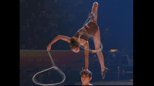 np-1102-wuhanacrobat-303471-640x360.jpg 