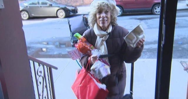 Volunteers deliver Christmas meals and holiday cheer - CBS News