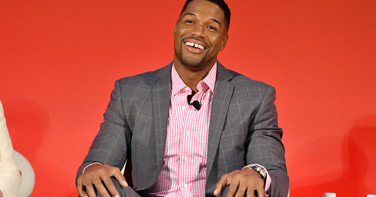 Gma Host Michael Strahan Shows Off His New Look Cw Tampa 