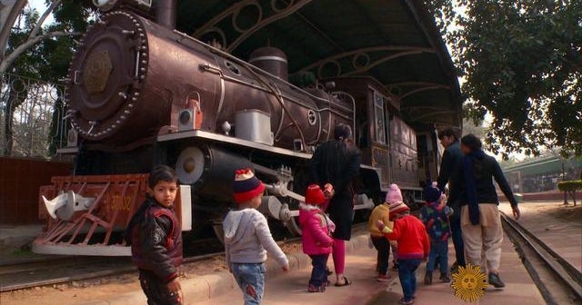 Exotic Indian train ride transports tourists through time - CBS News