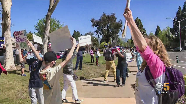 Fremont-schools-protest.jpg 