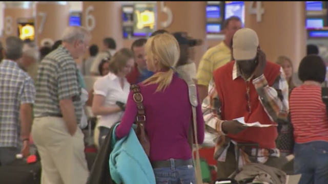 airport-crowd.png 