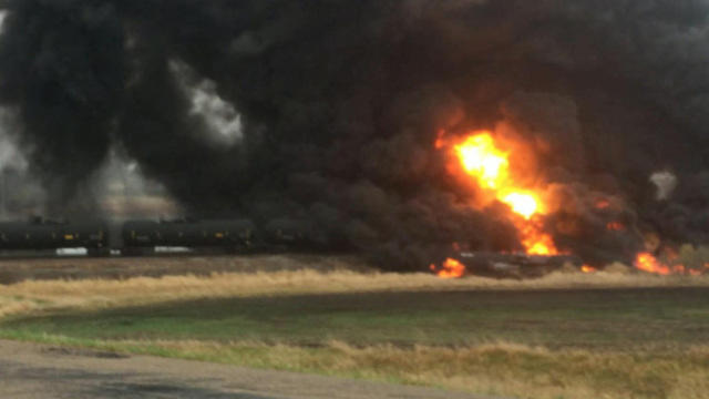 cbsn-0506-north-dakota-town-evacuated-388782-640x360.jpg 