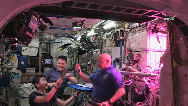 cbsn-0810-space-food-431815-640x360.jpg 