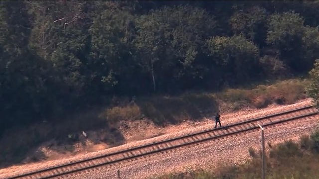 cbsn-0901-manhuntunderway-439201-640x360.jpg 