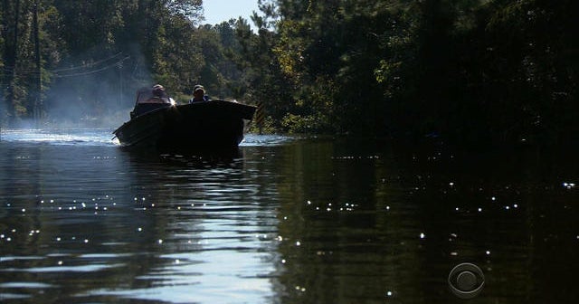 10/12: Floods strand hundreds on South Carolina island; Newly released Nixon documents reveal his candid thoughts on Vietnam - CBS News