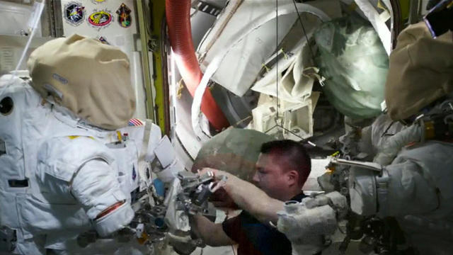 cbsn-1028-spacewalk-526587-461051-640x360.jpg 