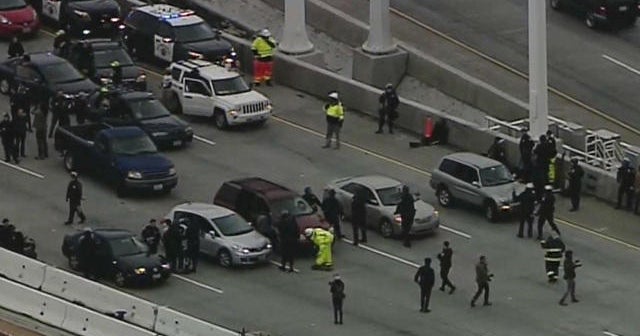 Protesters shut down San Francisco Bay Bridge - CBS News