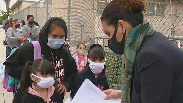 students-return-lausd.jpg 