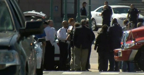 Gunman shot after drawing weapon at Capitol visitor center - CBS News