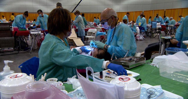 Thousands flock to volunteer clinic in Los Angeles CBS News