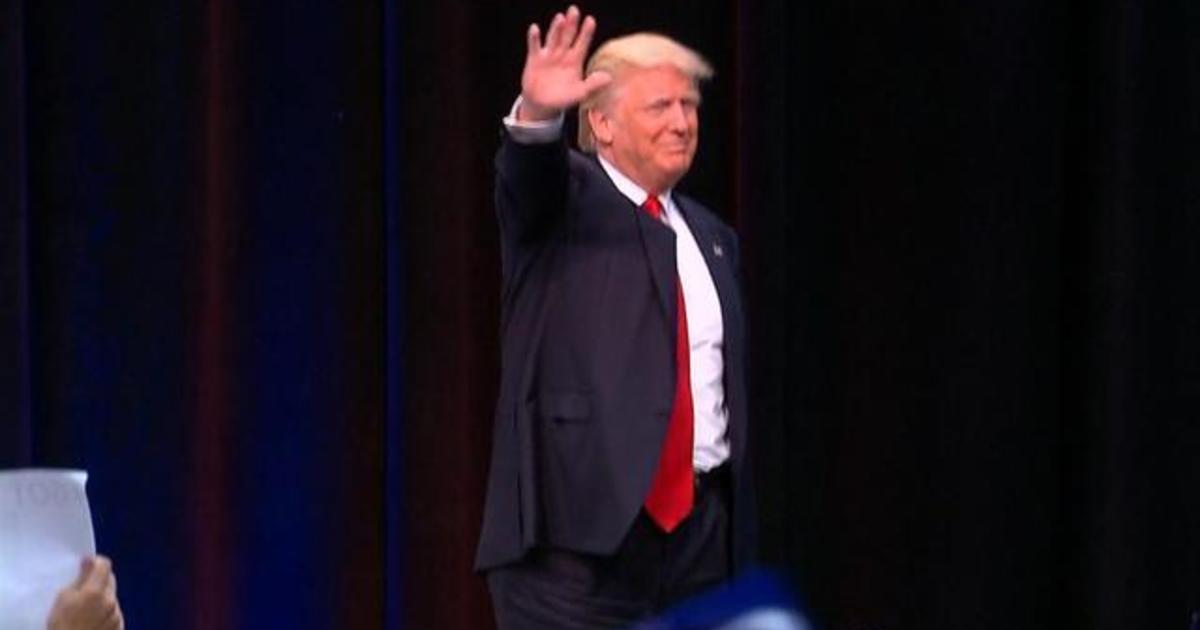 Holiday Weekend Becomes Turbulent For Donald Trump Campaign - CBS News