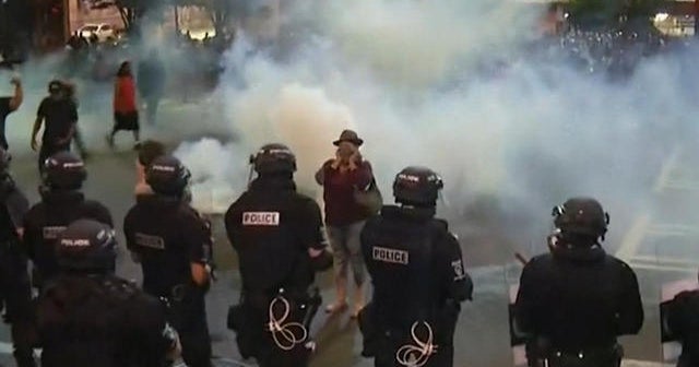 Protesters taunt police, damage downtown Charlotte - CBS News