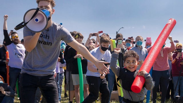 Name-Fight-Josh-Swain 