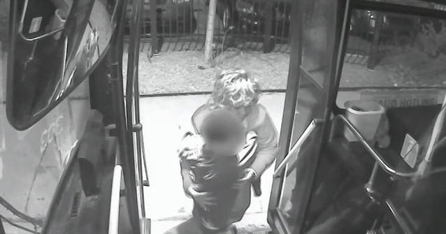 Watch: Bus driver rescues lost child - CBS News