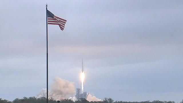 cbsn-0227-spacexmoonjxz-1259529-640x360.jpg 