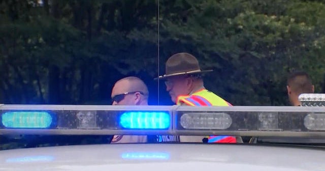 Manhunt for two escaped prisoners accused of killing prison guards ...