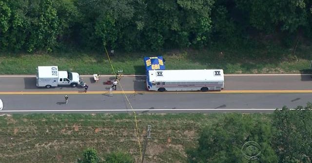 Manhunt on for inmates who killed two guards on prison bus - CBS News