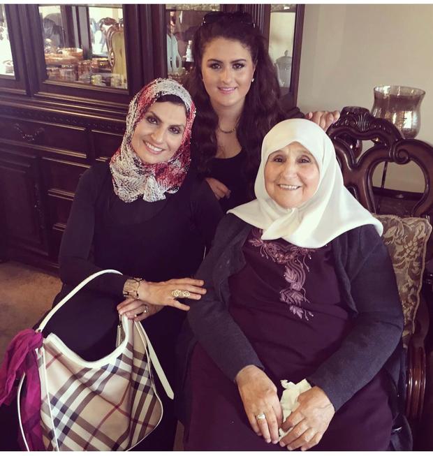 Arwa mom with family 