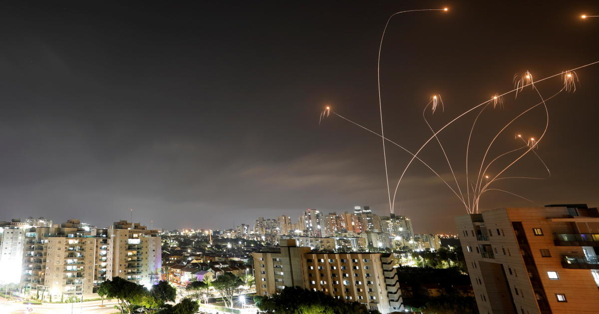 Israel strikes Gaza, Hamas fires rockets after hundreds of Palestinians ...