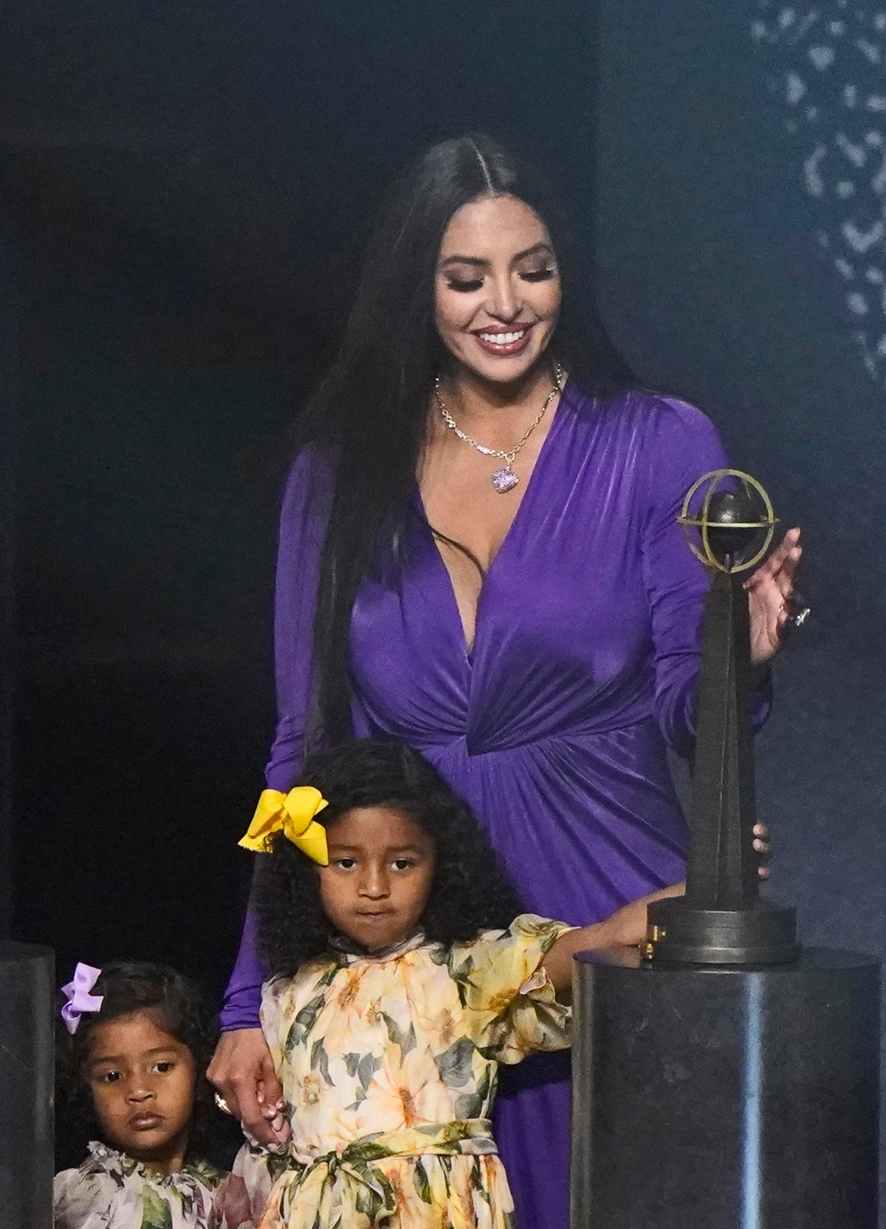 Vanessa Bryant pays tribute to Kobe Bryant at Hall of Fame induction