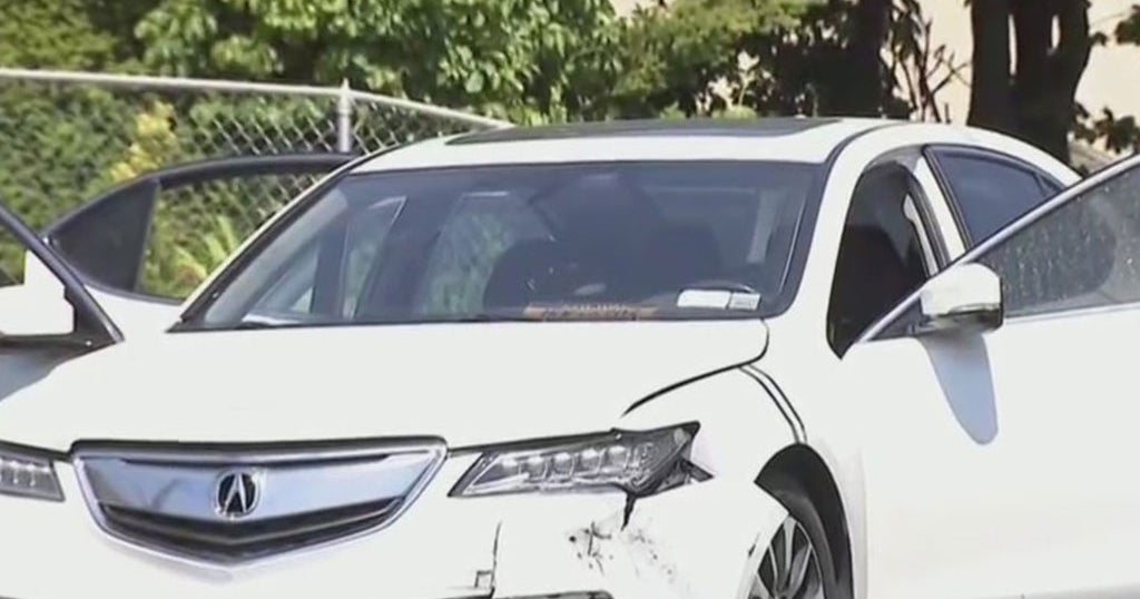 Man Found Fatally Shot Inside Car In Queens - CBS New York