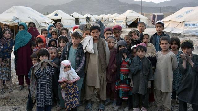 cbsn-fusion-worldview-record-number-of-people-internally-displaced-around-the-world-and-more-headlines-thumbnail-719613-640x360.jpg 