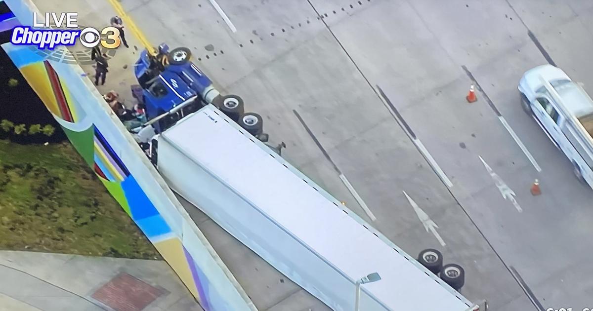 Tractor Trailer Carrying Auntie Annes Pretzels Overturns On Ben Franklin Bridge Causing Huge 2651