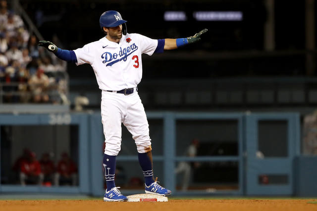 Dodgers' Will Smith played with a broken rib for much of season's