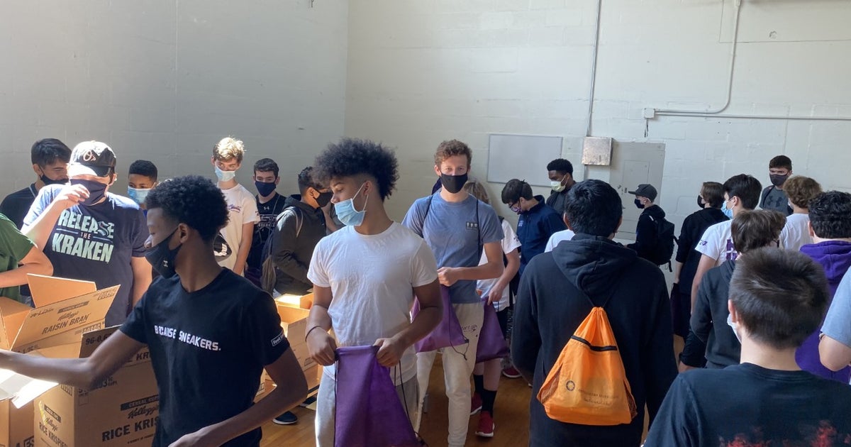 Mount Saint Joseph's Freshmen Pack Food Bags For Blessings In