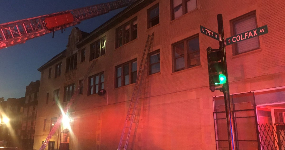 Fire Breaks Out In South Shore Apartment Building - CBS Chicago