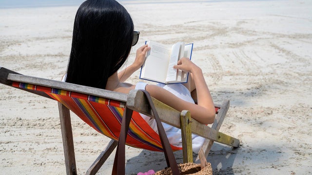 a-essentials-beach-reads-main.jpg 