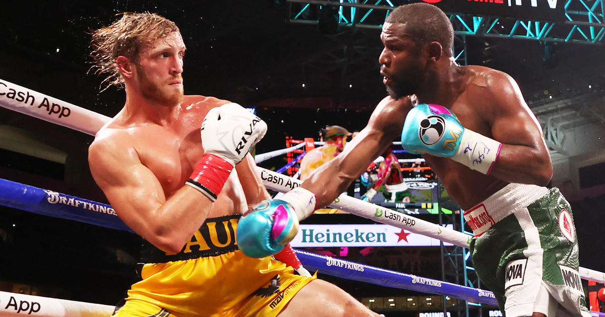 Logan Paul goes the distance in exhibition fight vs Floyd Mayweather -  Sports Illustrated
